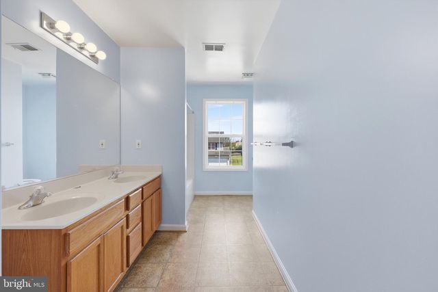 251 THAYERS GULL DR, Martinsburg, WV 25405