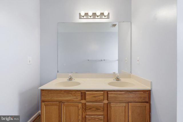 251 THAYERS GULL DR, Martinsburg, WV 25405