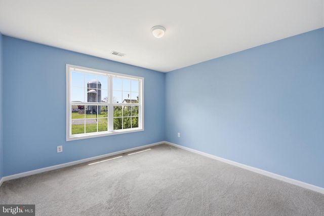 251 THAYERS GULL DR, Martinsburg, WV 25405
