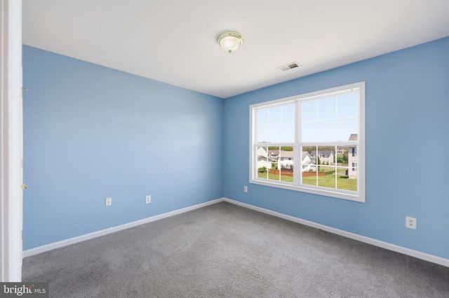 251 THAYERS GULL DR, Martinsburg, WV 25405