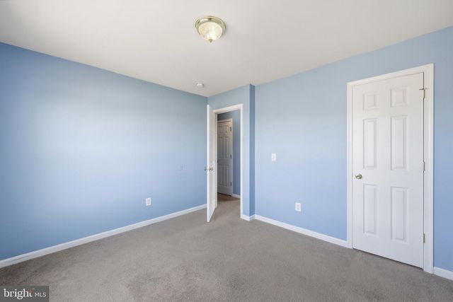 251 THAYERS GULL DR, Martinsburg, WV 25405