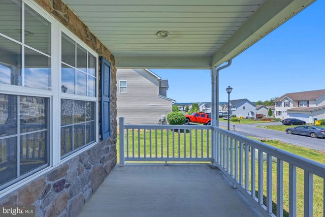 251 THAYERS GULL DR, Martinsburg, WV 25405