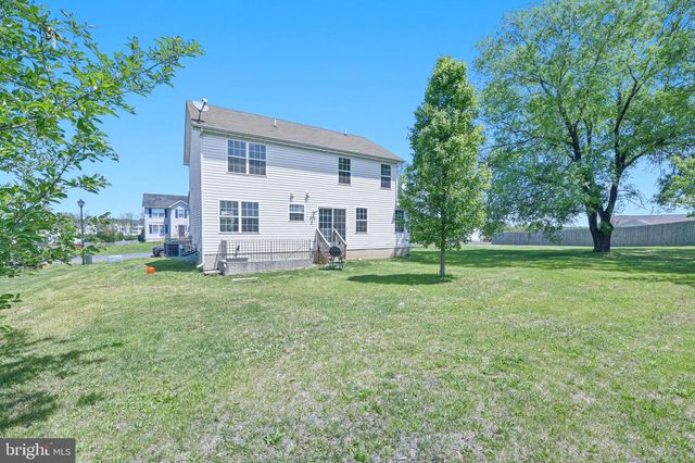 251 THAYERS GULL DR, Martinsburg, WV 25405