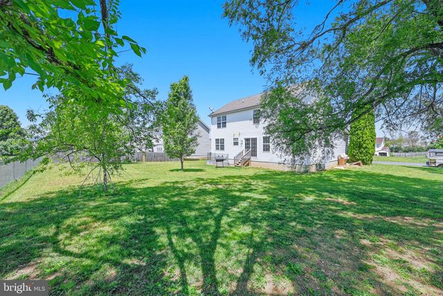 251 THAYERS GULL DR, Martinsburg, WV 25405