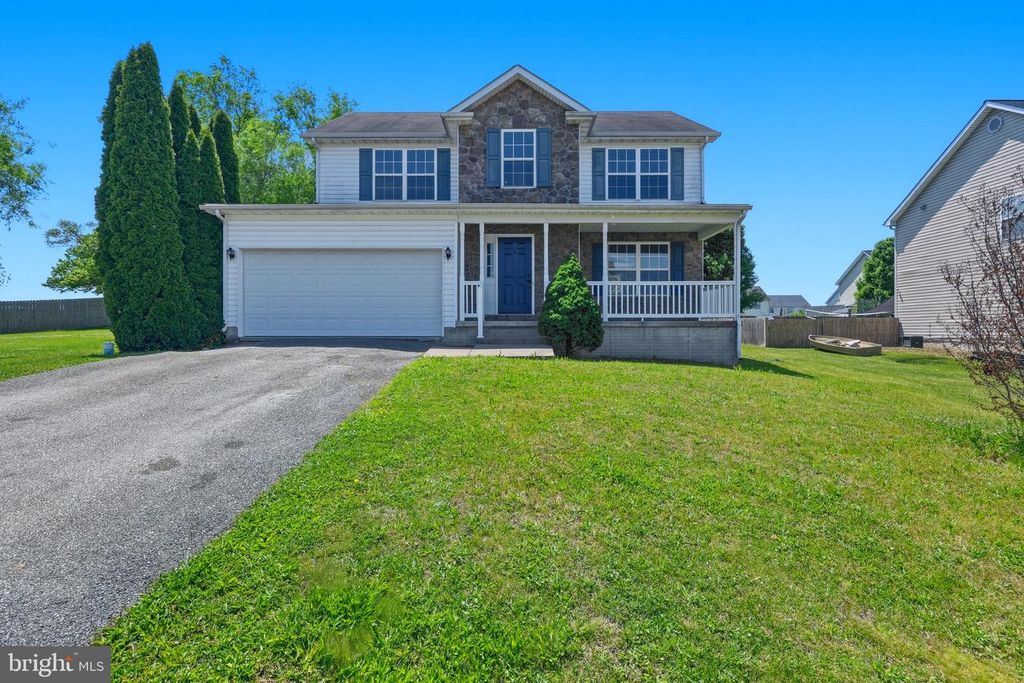 251 THAYERS GULL DR, Martinsburg, WV 25405