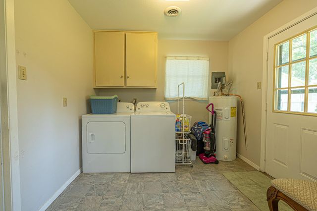 1009 Fish Hatchery Road, Huntsville, TX 77320