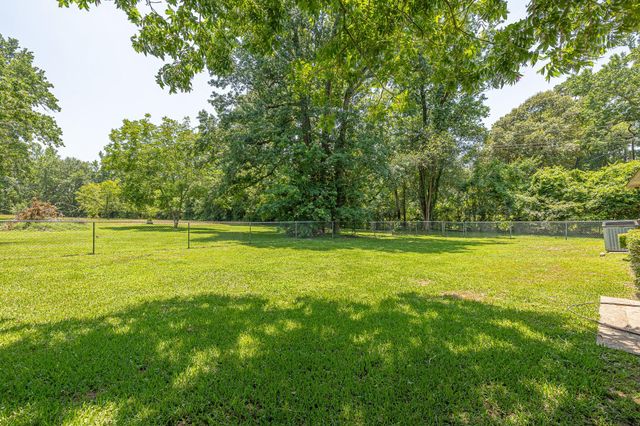 1009 Fish Hatchery Road, Huntsville, TX 77320