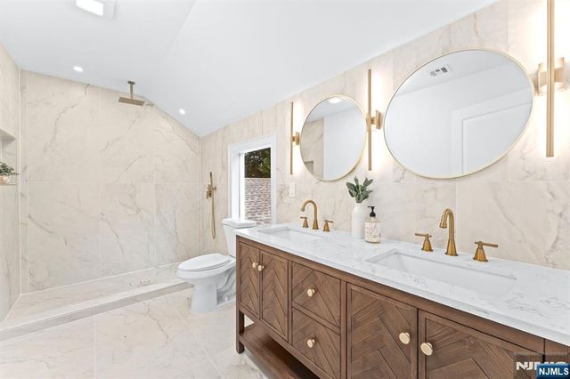 34 Bennett Avenue, Rochelle Park, NJ 07662