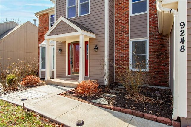 9248 Twilight Lane, Lenexa, KS 66219