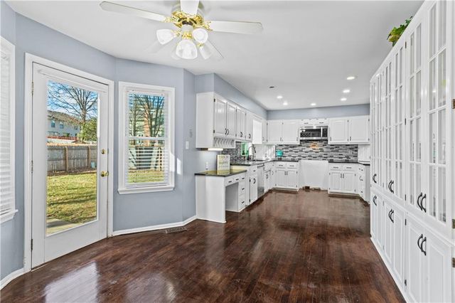 9248 Twilight Lane, Lenexa, KS 66219