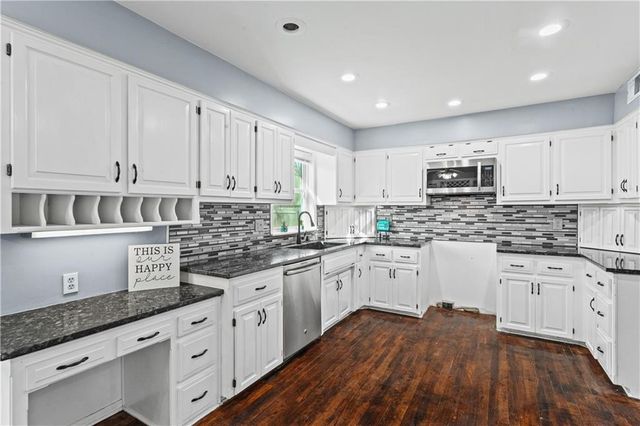 9248 Twilight Lane, Lenexa, KS 66219