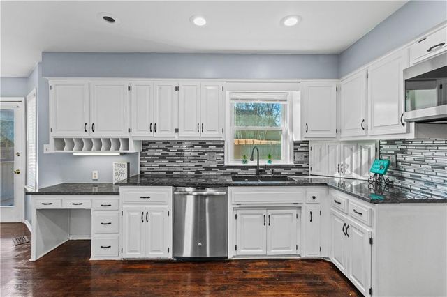 9248 Twilight Lane, Lenexa, KS 66219