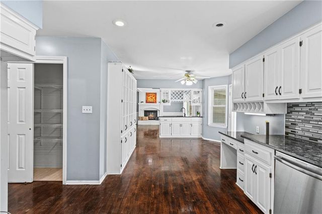 9248 Twilight Lane, Lenexa, KS 66219