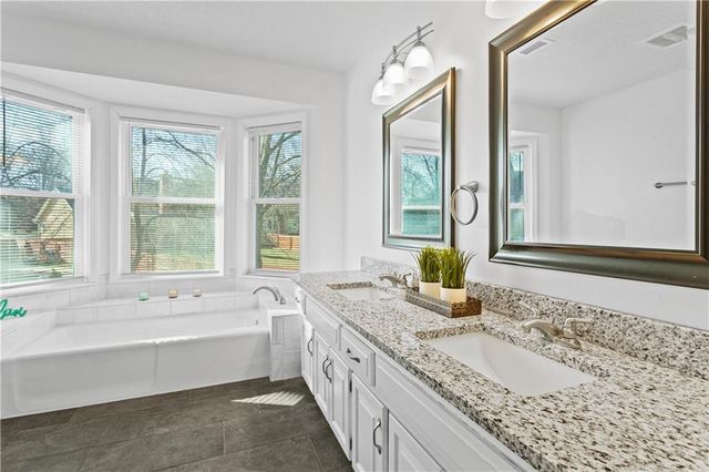 9248 Twilight Lane, Lenexa, KS 66219