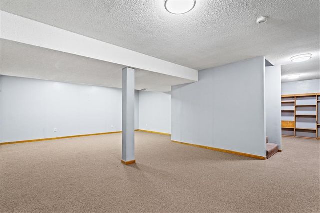 9248 Twilight Lane, Lenexa, KS 66219