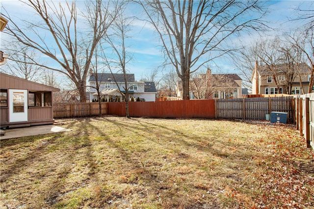 9248 Twilight Lane, Lenexa, KS 66219