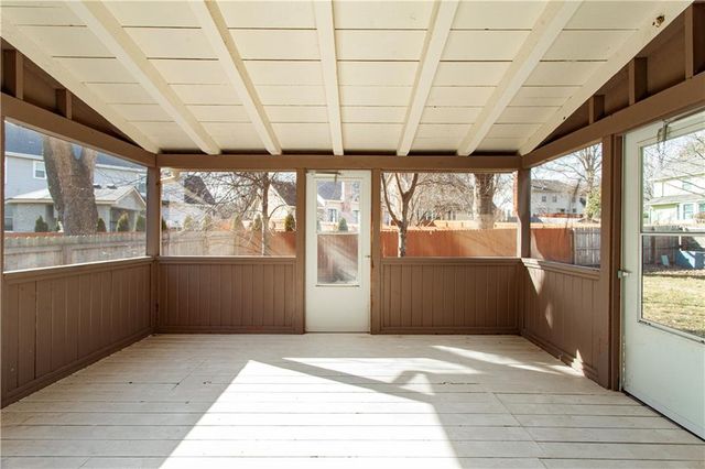 9248 Twilight Lane, Lenexa, KS 66219