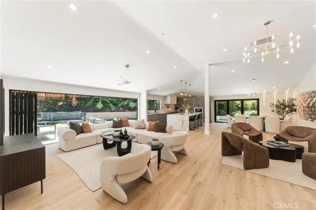 22850 Margarita, Woodland Hills, CA 91364