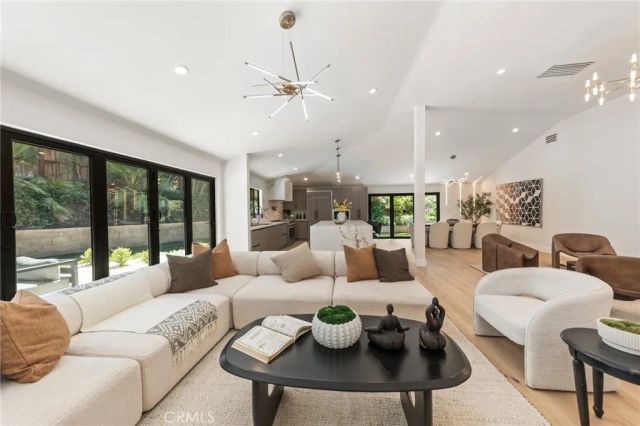 22850 Margarita, Woodland Hills, CA 91364