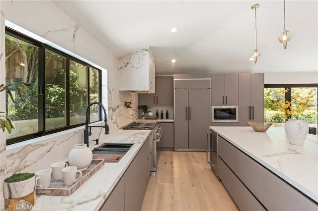 22850 Margarita, Woodland Hills, CA 91364