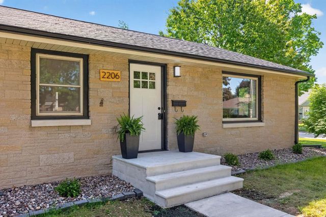 2206 N MCDONALD STREET, Appleton, WI 54911