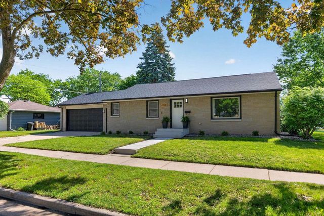 2206 N MCDONALD STREET, Appleton, WI 54911
