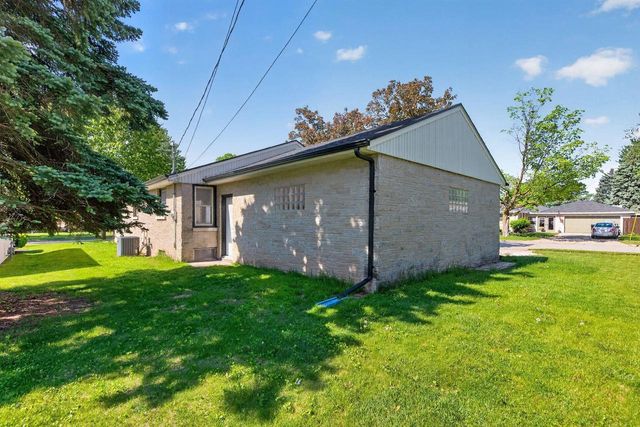2206 N MCDONALD STREET, Appleton, WI 54911