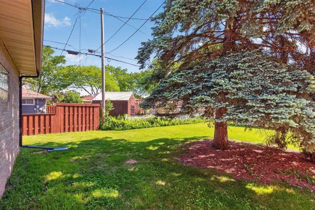 2206 N MCDONALD STREET, Appleton, WI 54911