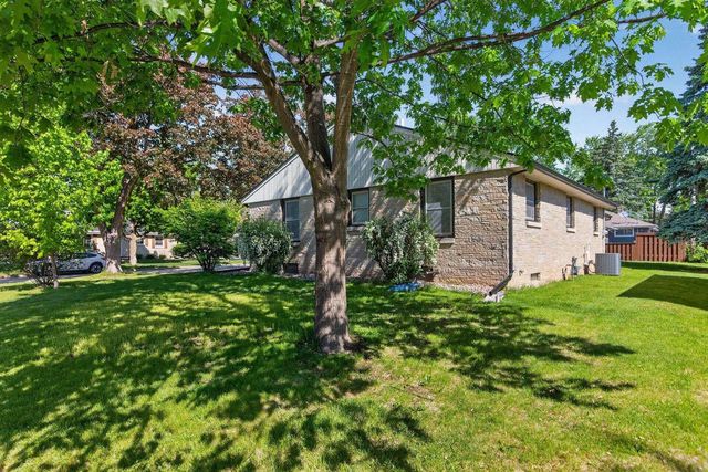 2206 N MCDONALD STREET, Appleton, WI 54911