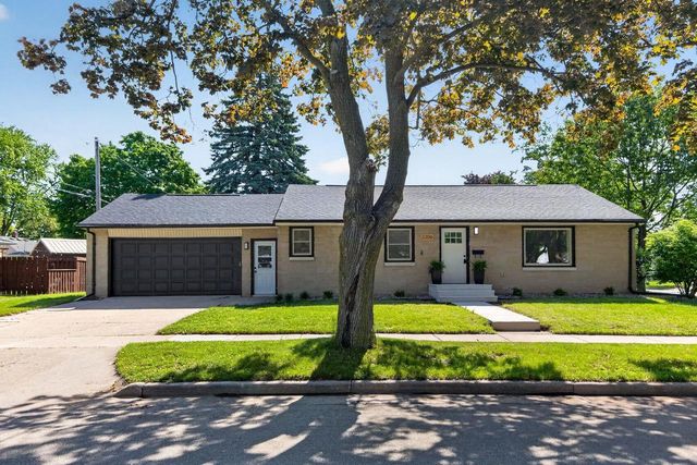 2206 N MCDONALD STREET, Appleton, WI 54911