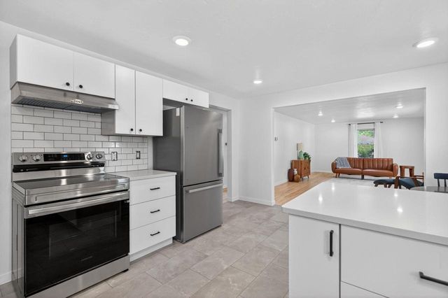 2206 N MCDONALD STREET, Appleton, WI 54911