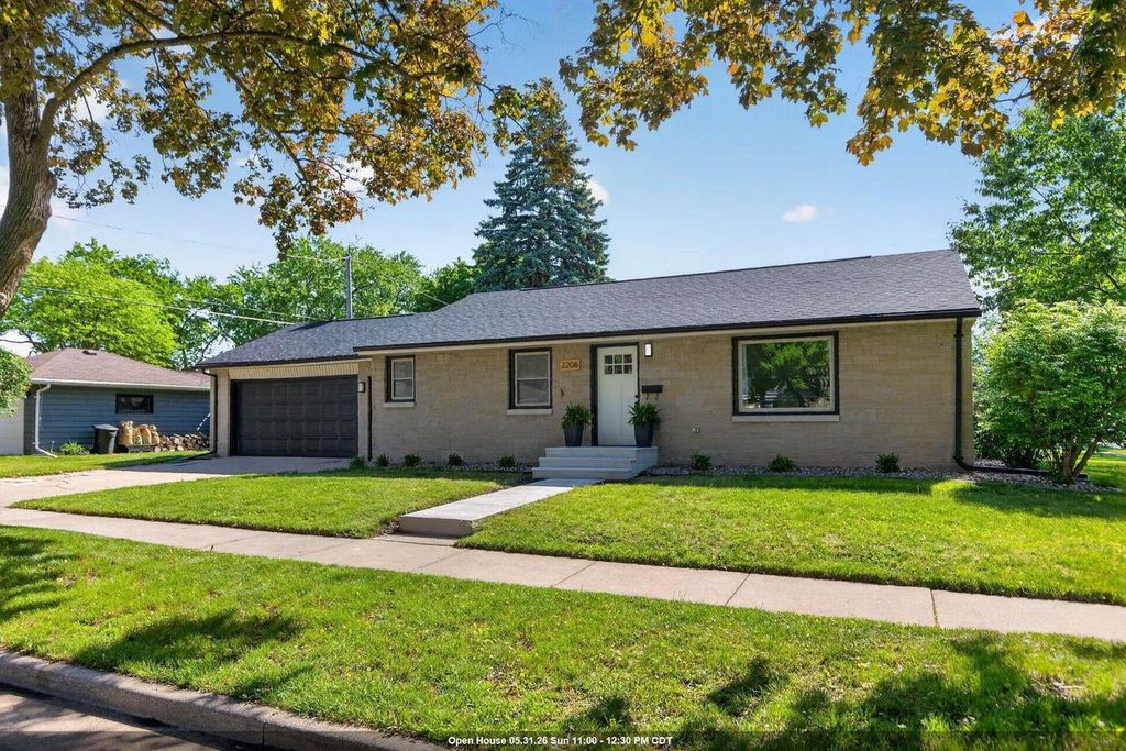 2206 N MCDONALD STREET, Appleton, WI 54911