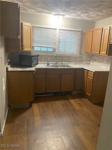 1100 Mercer Avenue, Akron, OH 44320