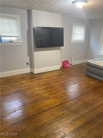 1100 Mercer Avenue, Akron, OH 44320