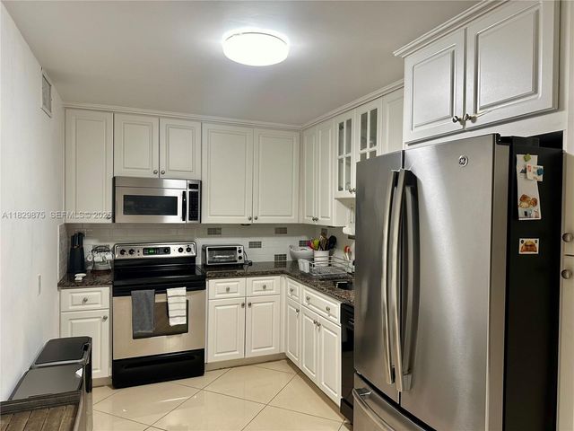 100 Bayview Drive 1405, Sunny Isles Beach, FL 33160