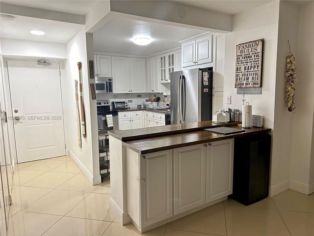 100 Bayview Drive 1405, Sunny Isles Beach, FL 33160