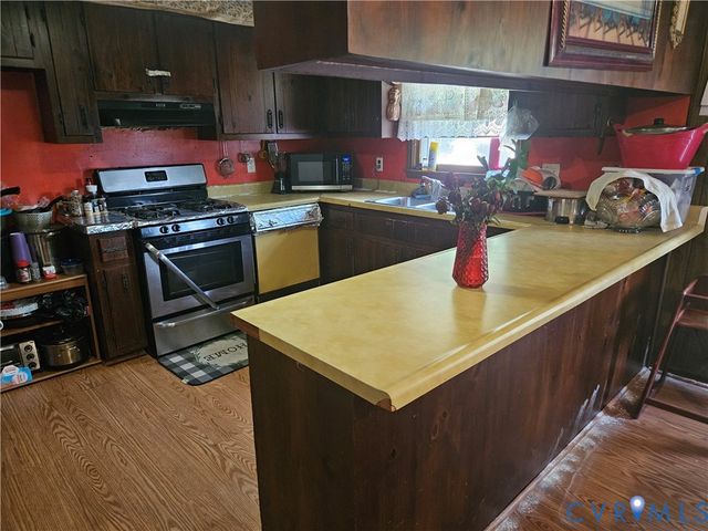 5200 County Dr, Disputanta, VA 23842