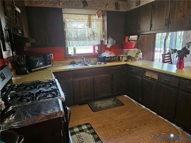 5200 County Dr, Disputanta, VA 23842