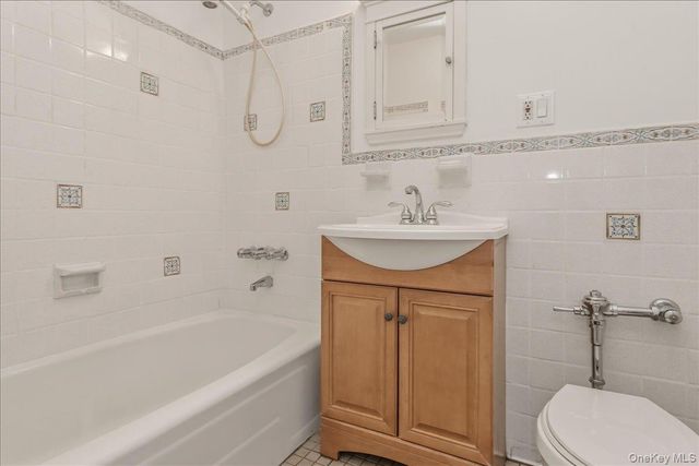 66-15 Thornton Place 5R, Rego Park, NY 11374