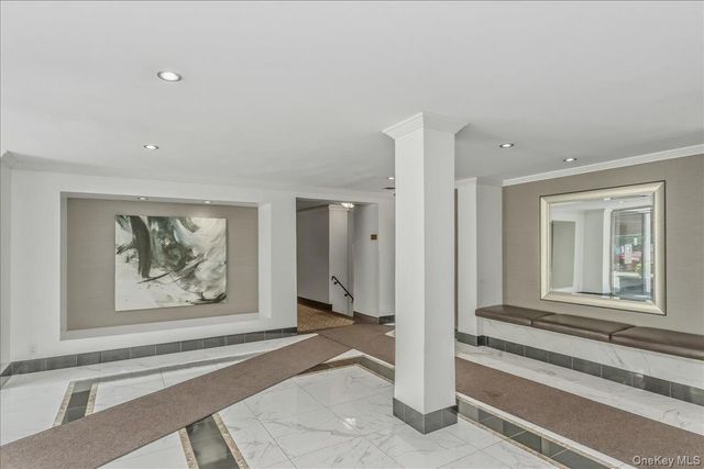 66-15 Thornton Place 5R, Rego Park, NY 11374