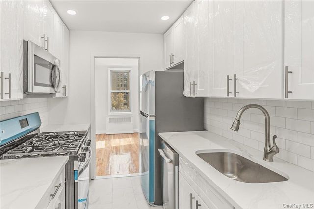 66-15 Thornton Place 5R, Rego Park, NY 11374