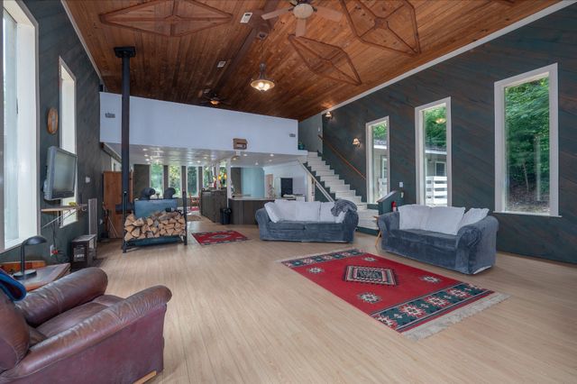 1791 Deer Creek Rd, Linden, TN 37096