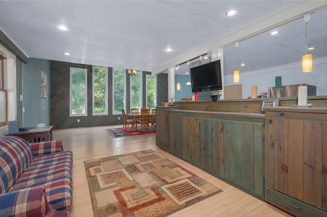 1791 Deer Creek Rd, Linden, TN 37096