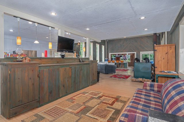 1791 Deer Creek Rd, Linden, TN 37096