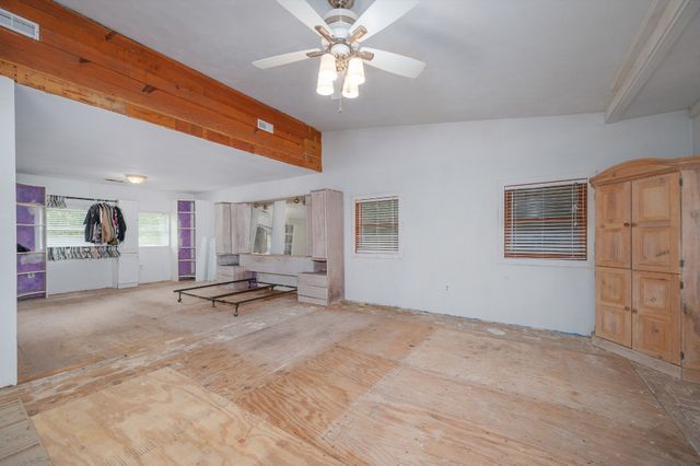 1791 Deer Creek Rd, Linden, TN 37096