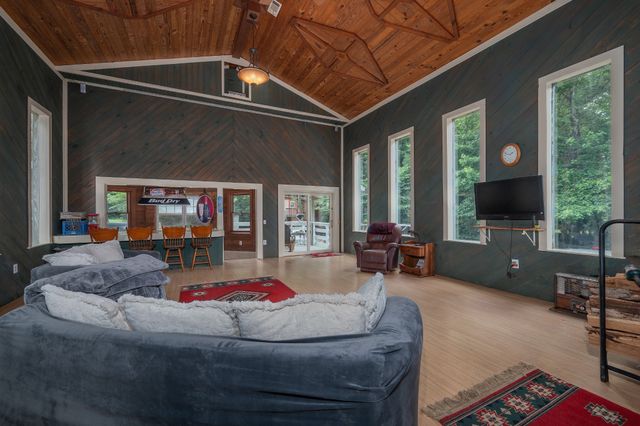 1791 Deer Creek Rd, Linden, TN 37096