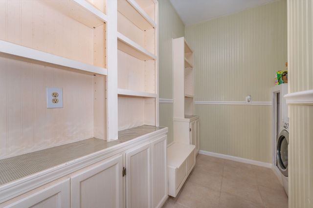 1791 Deer Creek Rd, Linden, TN 37096