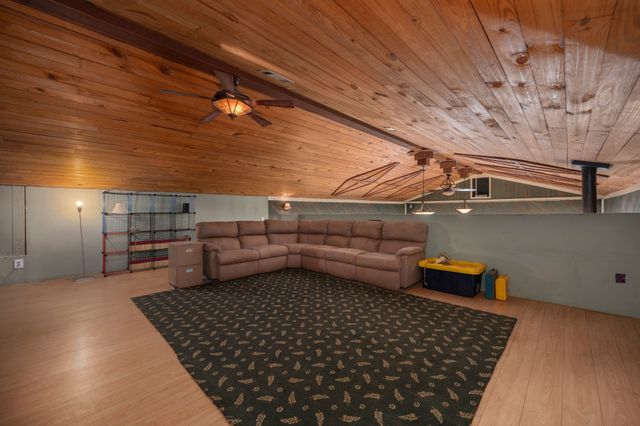1791 Deer Creek Rd, Linden, TN 37096