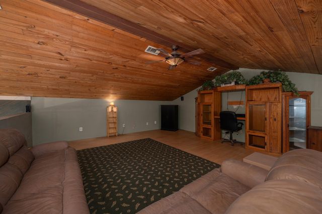 1791 Deer Creek Rd, Linden, TN 37096