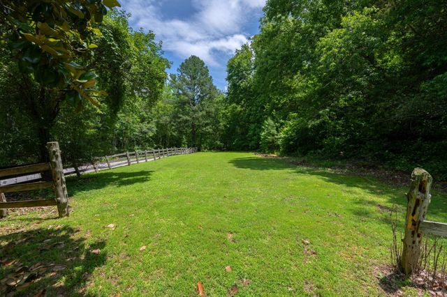 1791 Deer Creek Rd, Linden, TN 37096